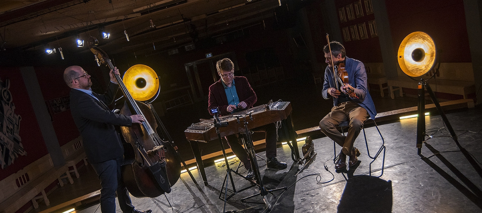 Tárkány Trio: Get in Among the Strings! - the Cimbalom and the 'City Folk'
