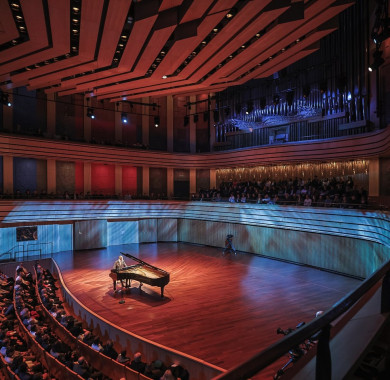 A zseniális Víkingur Ólafsson a héten ismét Budapesten adott felejthetetlen koncertet. Ez alkalommal Bach Goldberg-variációival kápráztatta el a Müpa közönségét. (Fotó: Nagy Attila) #Müpa #MüpaBudapest #Budapest #Hungary #Concerthall #VíkingurÓlafsson
