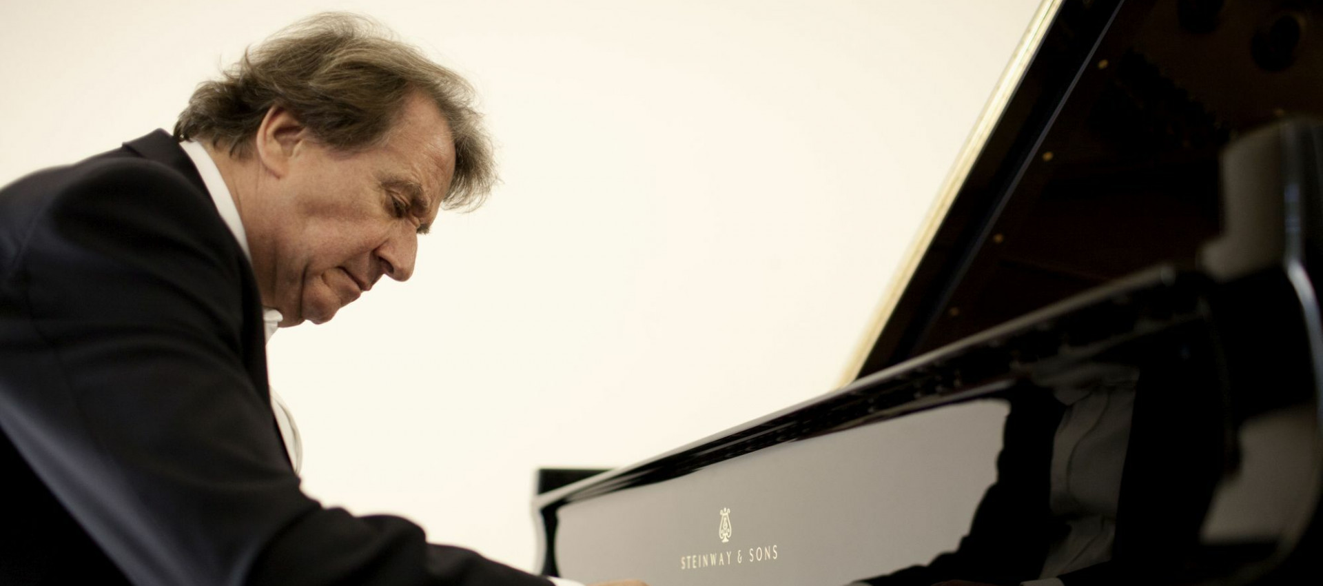 Rudolf Buchbinder and the Hungarian National Philharmonic Orchestra • 2.1