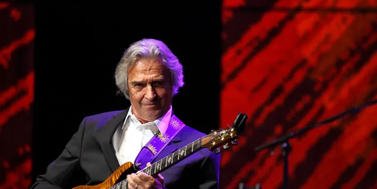 17364_john_mclaughlin_170303_01.jpg