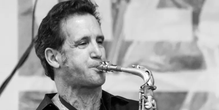 19384_loop_doctors_eric_marienthal_181004_01.jpg