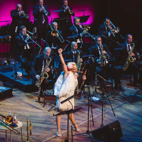 22264_the_queen_of_swing_190901.jpg
