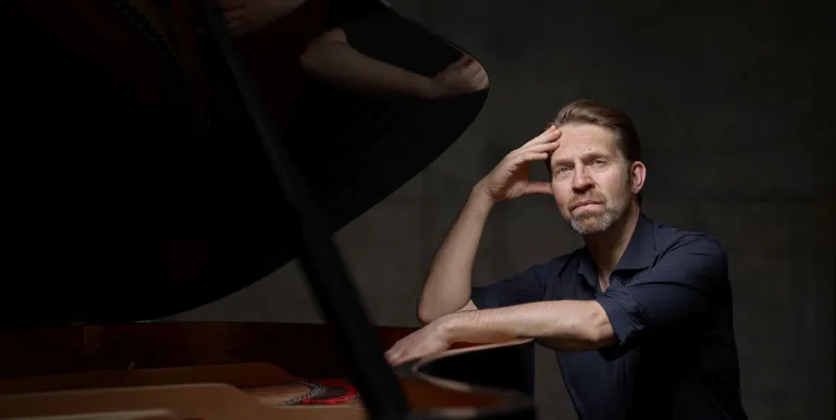 31459_liszt_unnep_alan_gilbert_leif_ove_andsnes_ndr_elbphilharmonie_orchester_261021_04.jpg