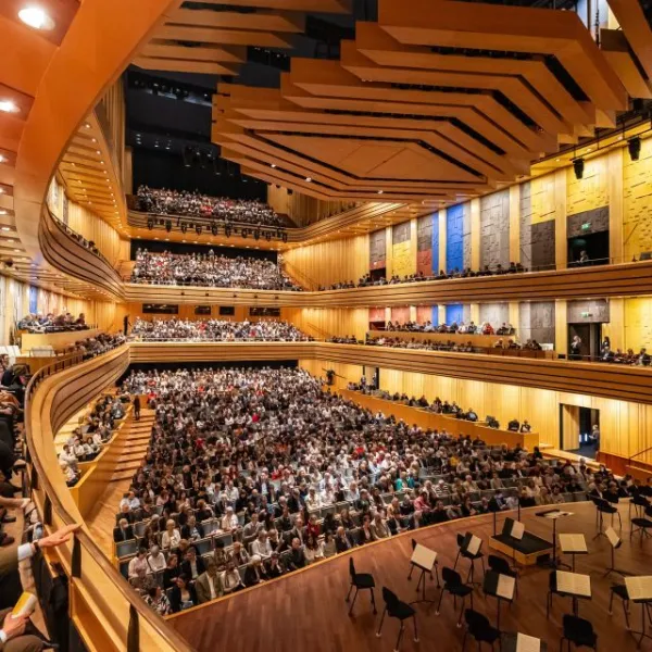 250512_Janine_Jansen__Paavo_Jarvi_es_a_Bremai_Nemet_Kamarafilharmonia_c_Hirling_Balint_MUPA_3970.jpg