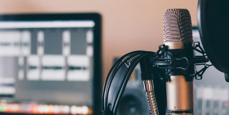 podcast_will-francis_unsplash.jpg