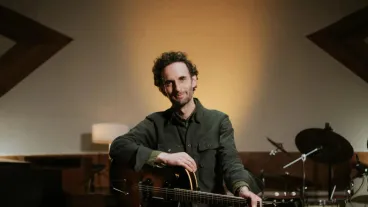 30232_julian_lage_270213_01.jpg