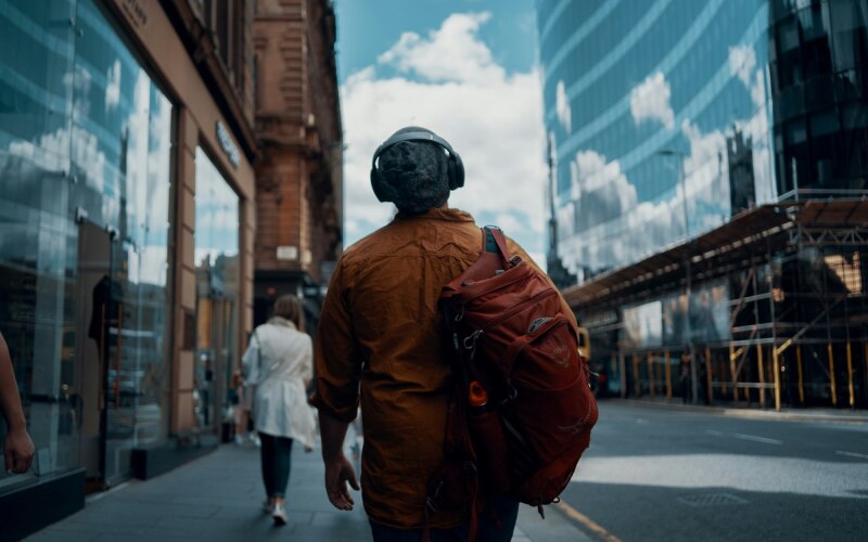 headphones_ross-sneddon--unsplash.jpg