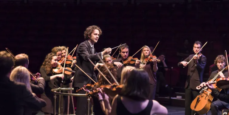 31069_aurora_orchestra_a_kepzelet_hataran_270411_01.jpg