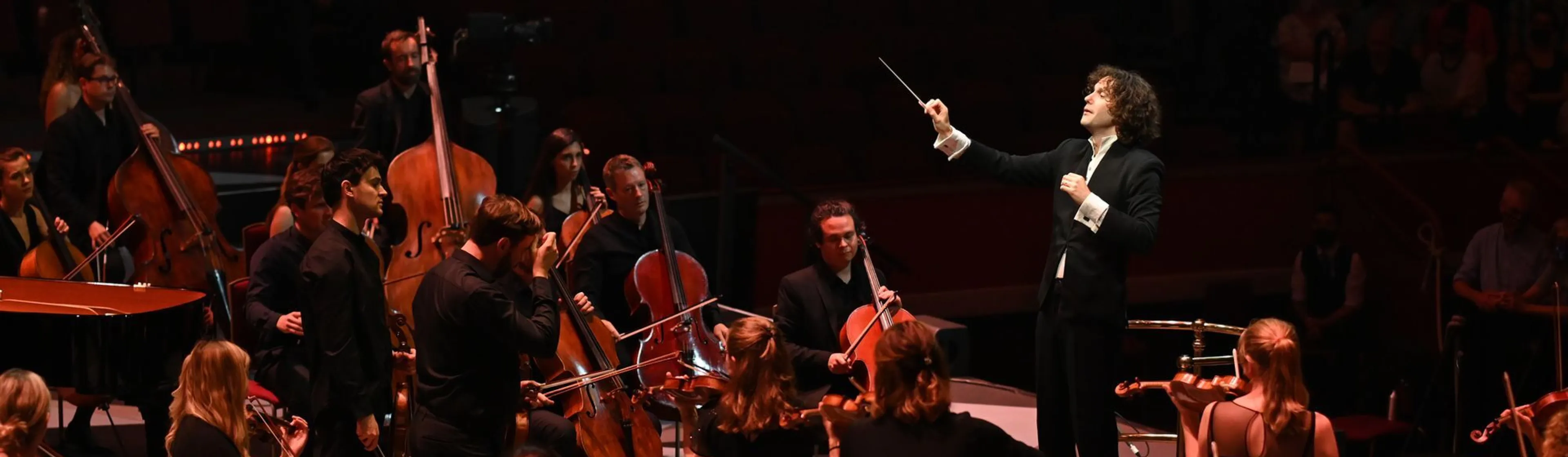 31069_aurora_orchestra_a_kepzelet_hataran_270411_04.jpg