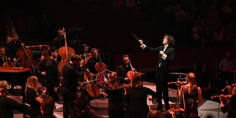 31069_aurora_orchestra_a_kepzelet_hataran_270411_04.jpg