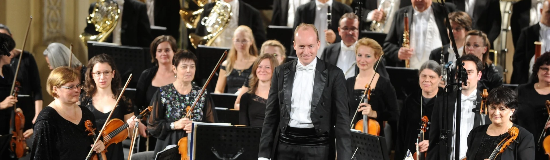 14343_tomasz_daroch_es_a_kodaly_filharmonikusok_debrecen_151115_02.jpg
