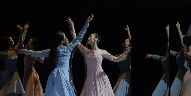16463_the_moon_opera_160418_02-4.jpg