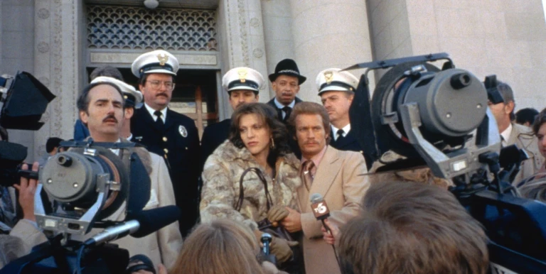 22221_mupamozi_larry_flynt_aprovokator_190603_03.jpg