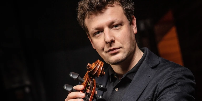 22894_vardai_istvan_es_a_nemzeti_filharmonikus_zenekar_210510_01.jpg