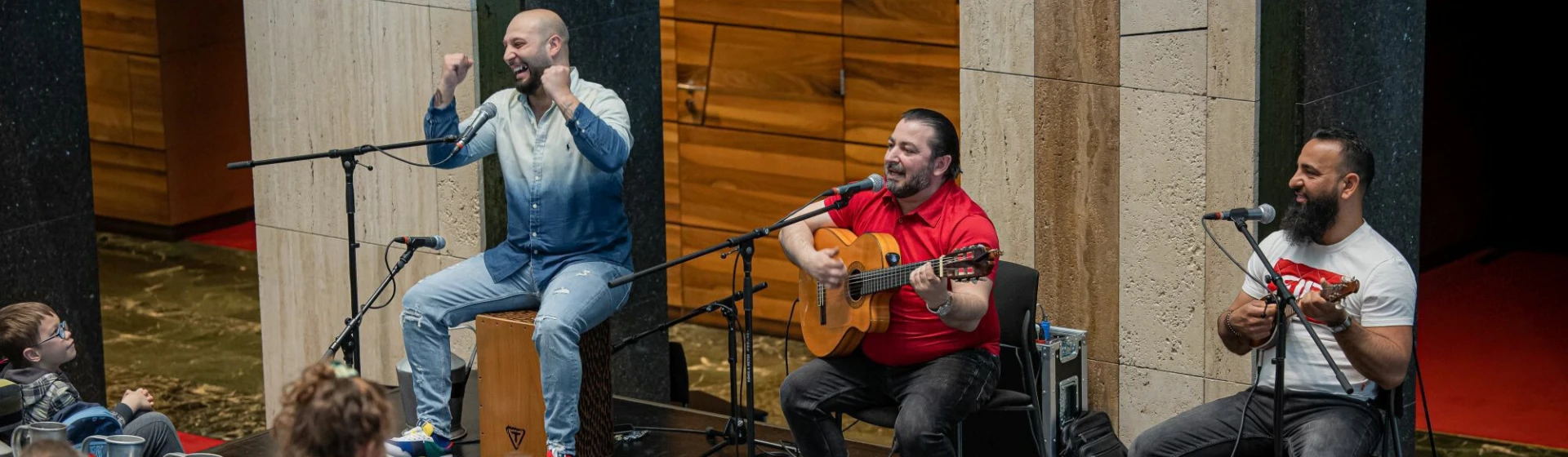 28434_zenes_tizorai_a_kanaltol_a_gitarig_ciganyok_zeneje_231018_02.jpg