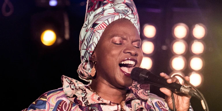 27035_angelique_kidjo_mother_nature_240501_02.jpg