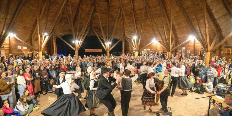 28920_magyar_nemzeti_tancegyuttes_farsangvasarnap_tanchaz_240211_01.jpg