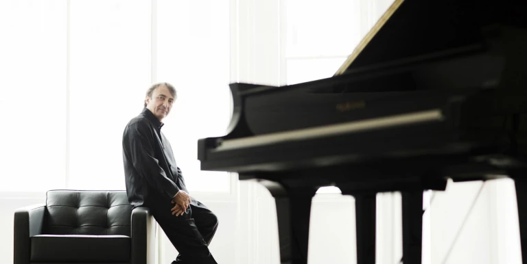 29681_nfz_dohnanyi_bartok_beethoven_jean_efflam_bavouzet_250327_01.jpg