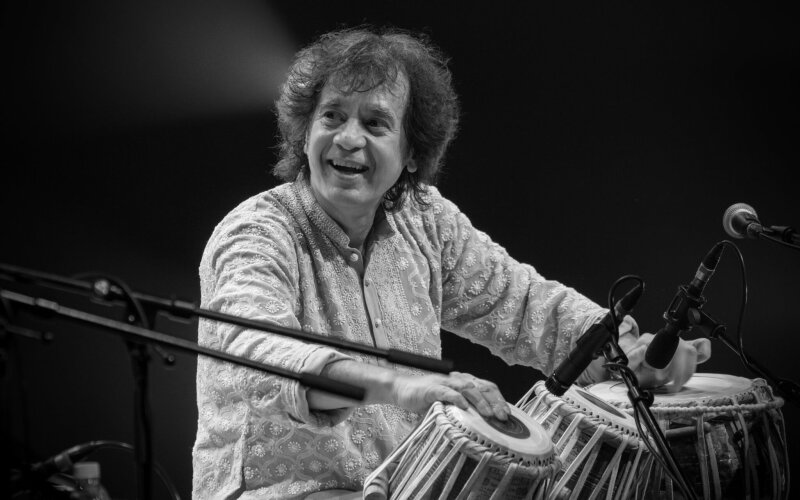 181001_Zakir-Hussain-Rythm-Ensemble_c_Posztos-Janos_MÜPA_268330.jpg