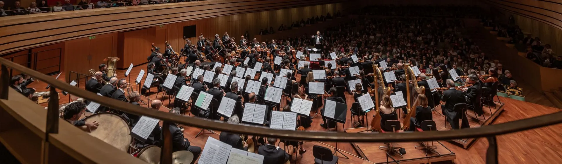 26425_gautier_capucon_riccardo_chailly_es_a_filarmonica_della_scala_250226_04.jpg