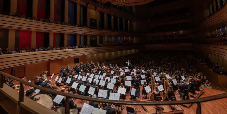 26425_gautier_capucon_riccardo_chailly_es_a_filarmonica_della_scala_250226_04.jpg