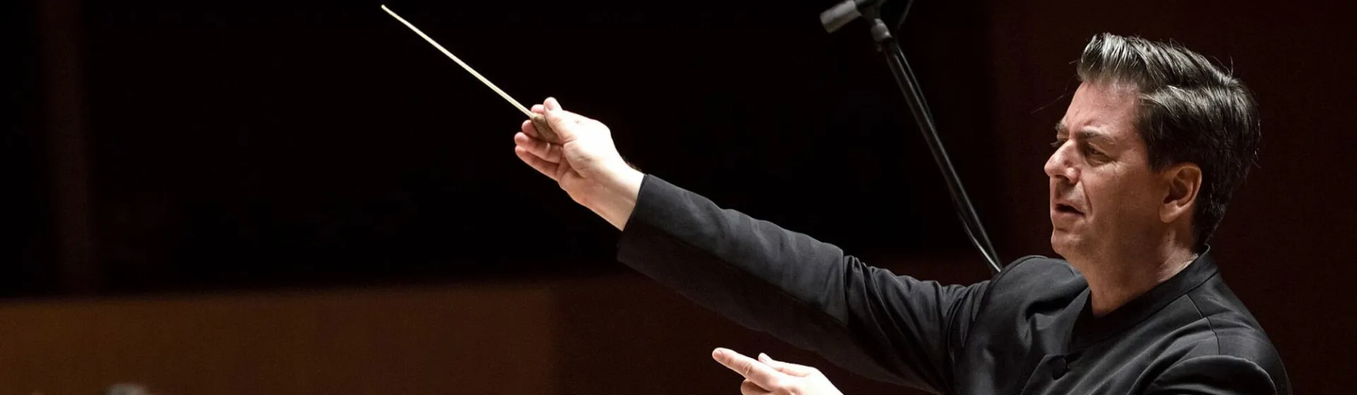 29208_sebastian_weigle_es_a_nemzeti_filharmonikus_zenekar_es_enekkar_251003_02.jpg