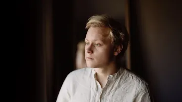 30978_nfz_bizet_saint_saens_brahms_alexander_malofeev_260513_01.jpg