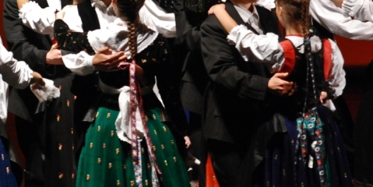 9756_bihari-kepeskonyv-2012-a-bihari-janos-tancegyuttes-evadzaro-eloadasa.jpg