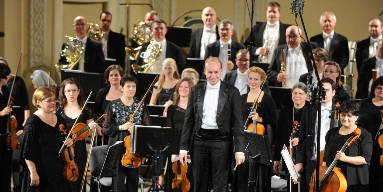 14343_tomasz_daroch_es_a_kodaly_filharmonikusok_debrecen_151115_02.jpg